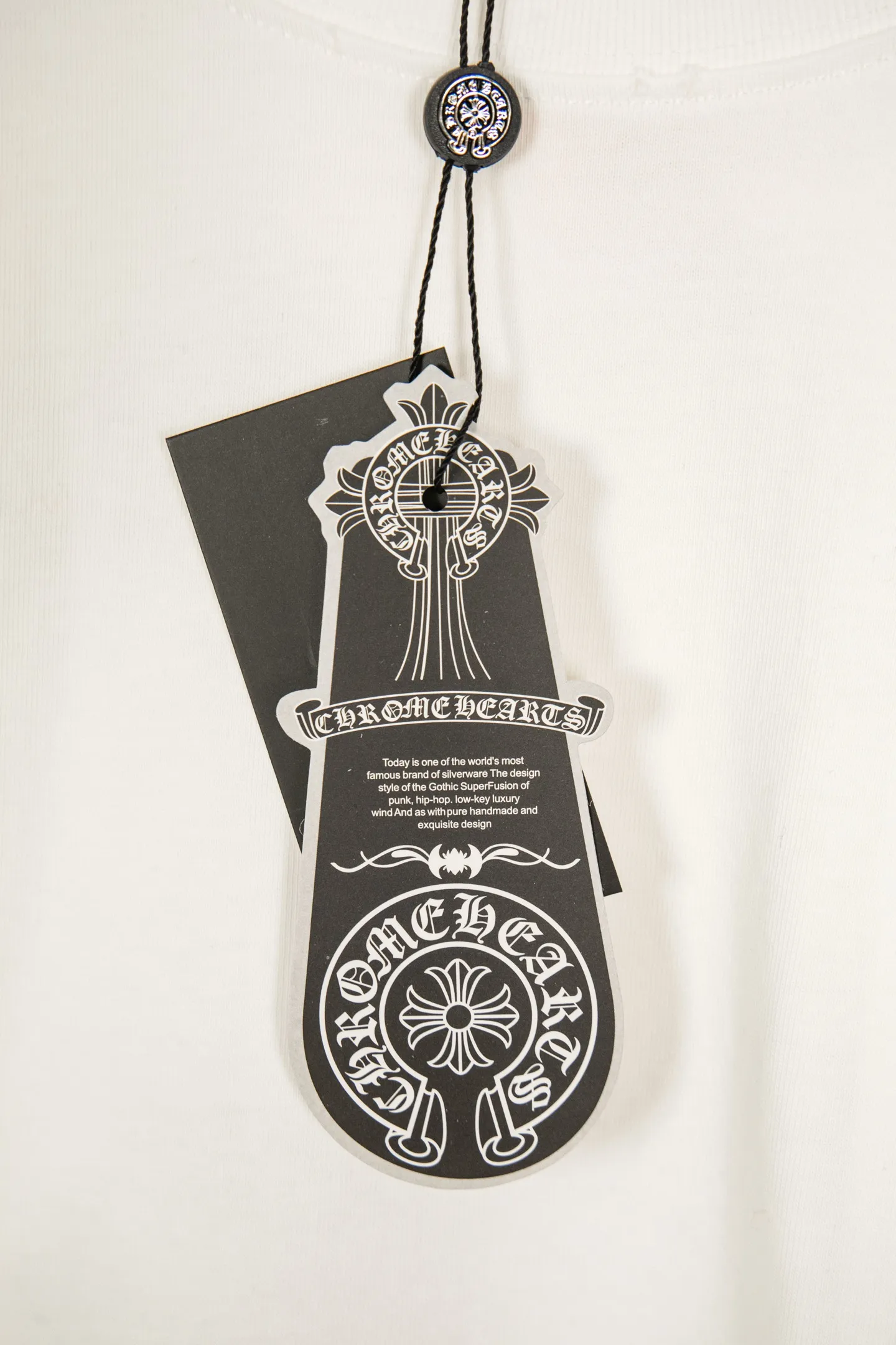 ：Y 110 Chrome Hearts 26ss New Arrival T Quality， ， ， ， Breathable， ， ， Same Style、Versatile 。 ， ； Classic ， 。 ， 。 、 ， 、 ， 。 ：Black White Size：s—xl